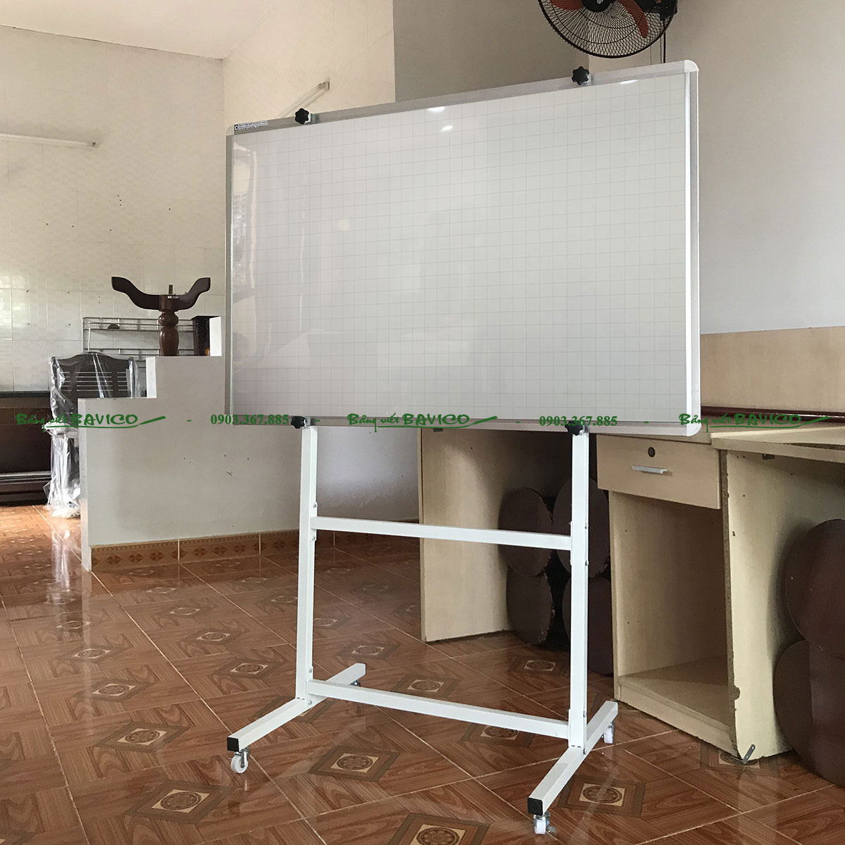 bang-tu-trang-co-chan-di-dong-da-nang-bvc7