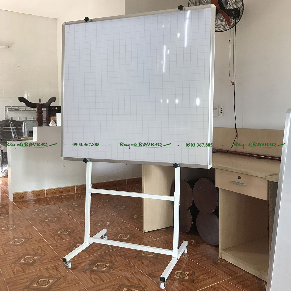 bang-tu-trang-co-chan-di-dong-da-nang-bvc8