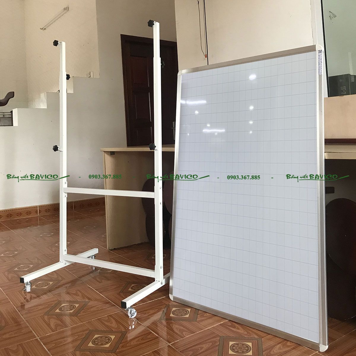 bang-tu-trang-co-chan-di-dong-da-nang-bvc9